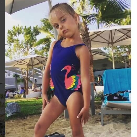 Александр Ревва показал на видео позирующую «модель» - младшую дочь Амели