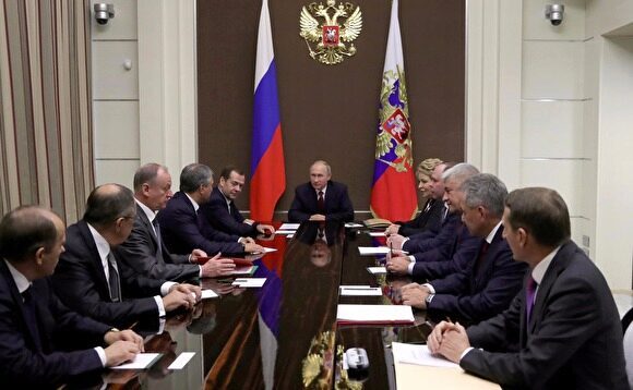 Bloomberg рассказал, кто может заменить Медведева после переизбрания Путина