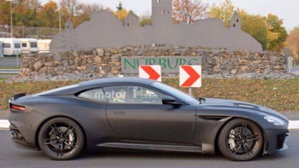 Британский красавец: новый суперкар Aston Martin замечен без камуфляжа (ФОТО)