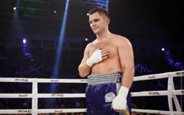 Дмитрий Митрофанов одержал победу свой 1-ый бой среди экспертов
