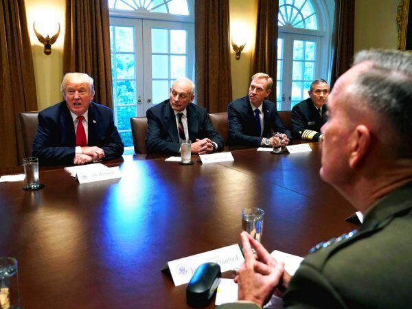 Дональд Трамп после встречи с военными заявил о затишье перед бурей