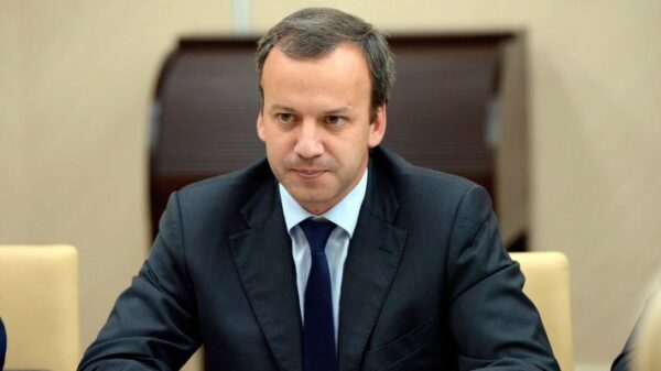 Дворкович выступил против понижения порога беспошлинной интернет-торговли ниже €200