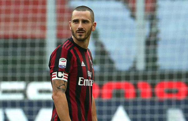 Футболист «Милана» был удалён с поля после просмотра видеоповтора