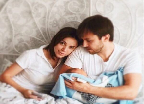 Иван Жидков продемонстрировал фанатам новорожденного сына