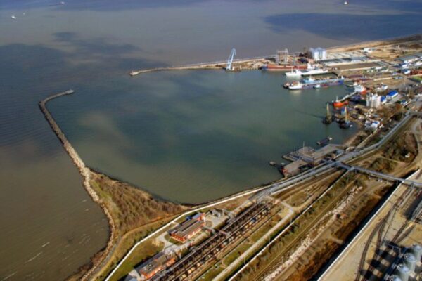 Из-за чего премьер Медведев приказал срочно расширить порт «Кавказ»