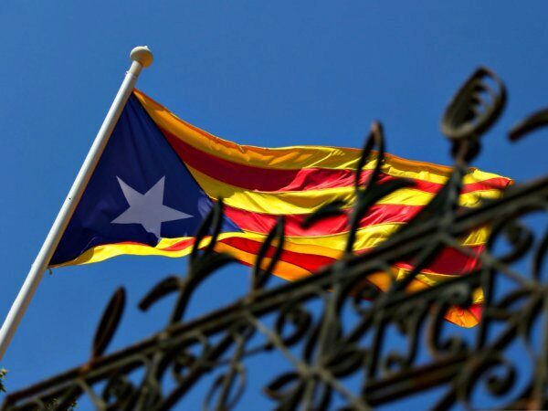 Каталонский парламент не признал решение властей Испании