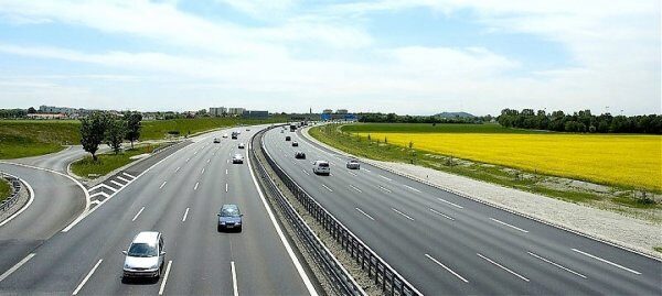 Китай начал строительство самой дорогой автомагистрали