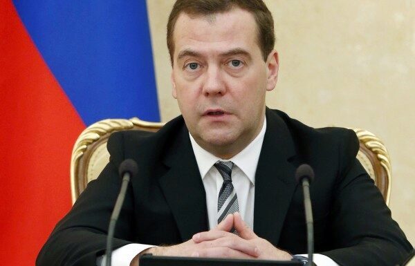 Медведев подписал указ о начале организации научного кластера в Петербурге