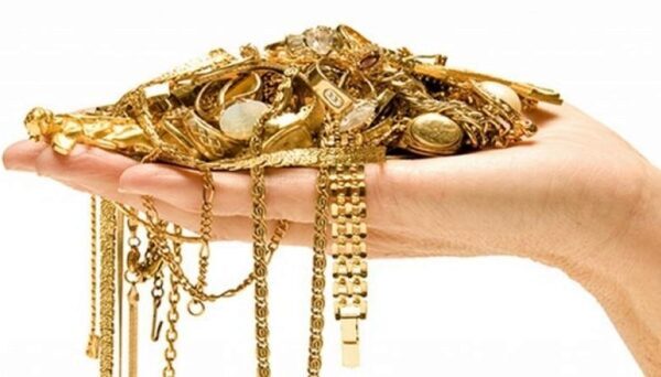 Москвичка обладает даром притягивать к себе золотые украшения