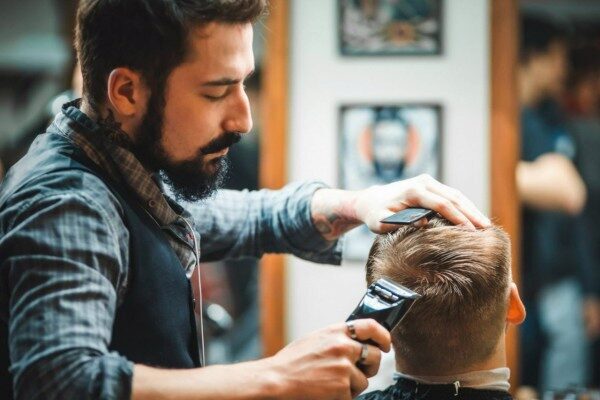 Мужчина заколол шампуром парикмахера из-за неудачной стрижки в Новой Москве
