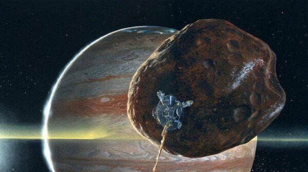 NASA: Зонд Juno запечатлел гигантскую тень луны Амальтеи на поверхности Юпитера