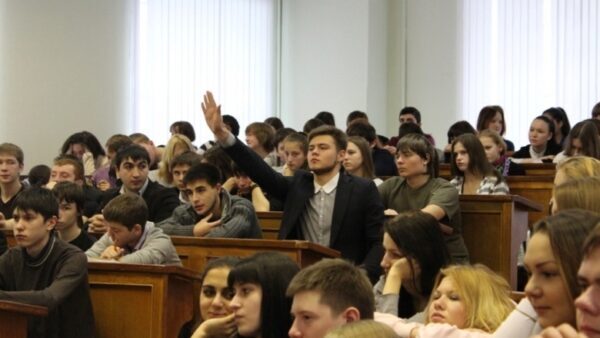 Нижегородские студенты соревновались в управлении виртуальными компаниями