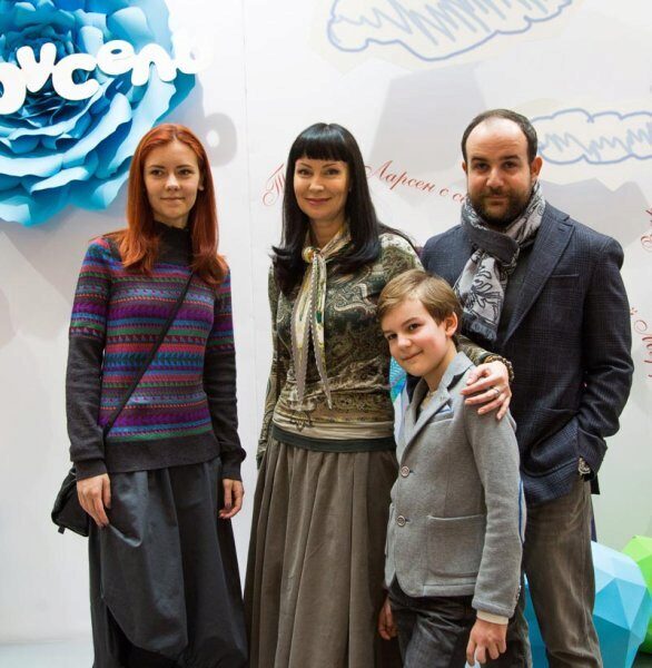 Нонна Гришаева пришла на мюзикл "Привидение" с семьей