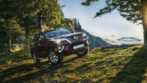 Объявлены российские цены на рамный внедорожник Toyota Fortuner