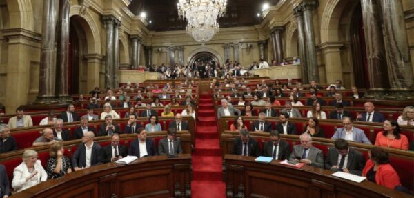 Парламент Каталонии признал решение о его роспуске