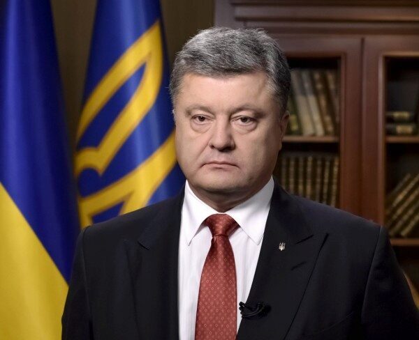 Порошенко связал закон о реинтеграции Донбасса и поставки вооружения на Украину