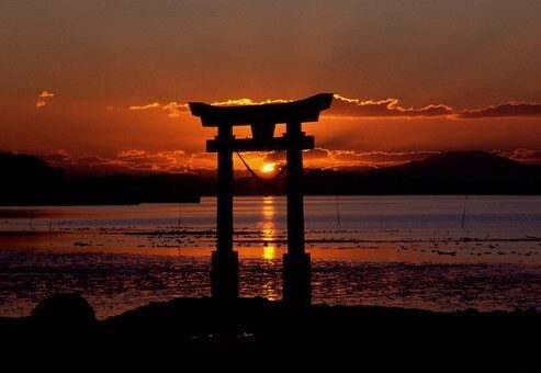 Премьер-министр Японии передал ритуальное подношение в «милитаристский» храм