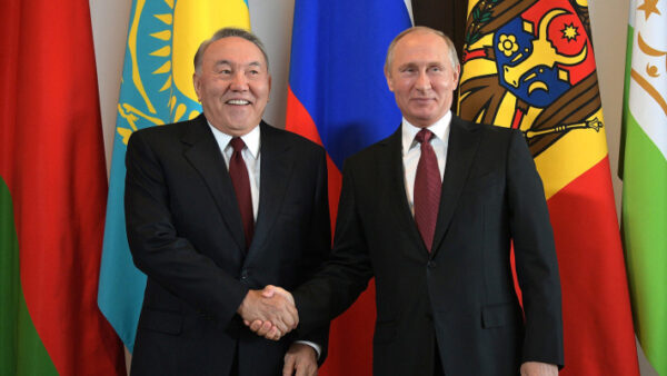 Путин и Назарбаев встретятся с представителями бизнеса Германии