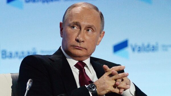 Путин пообещал зеркальный ответ на притеснения русских СМИ на Западе