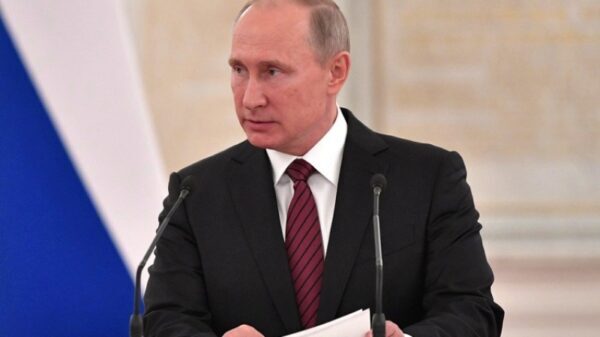 Путин поручил создать законодательный проект о безвизовом проезде болельщиков ЧМ