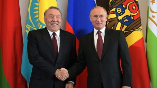 Путин поздравил Назарбаева с 25-летием установления дипломатических отношений РФ и Казахстана