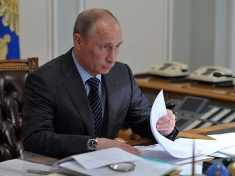 Путин снизил зарплату будущему президенту РФ