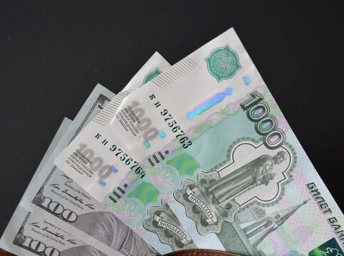 Размер средней саратовской взятки превысил сто тысяч рублей