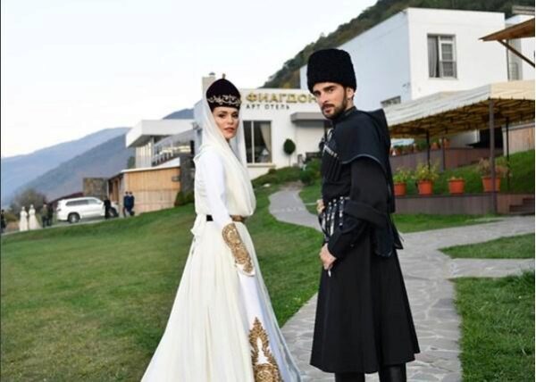 Сати Казанова опубликовала первые фото со своей свадьбы