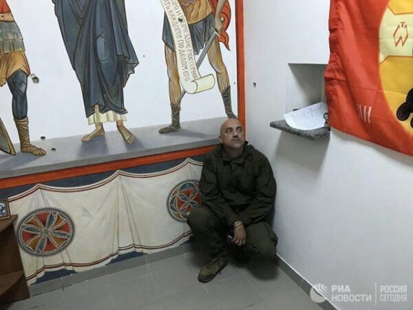 Стали известны подробности жизни писателя-боевика Захара Прилепина в Донецке