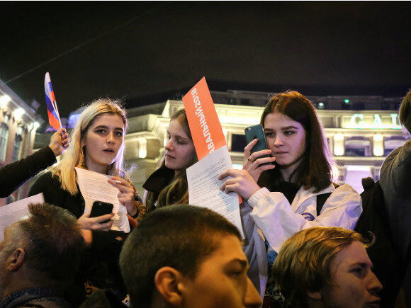 Стало известно о задержании корреспондентов и блогеров — Протесты в столице РФ