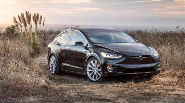 Tesla объявила отзыв 11 тыс. авто Model X