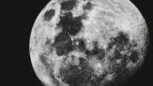 Ученые NASA заявили о существовании атмосферы на Луне