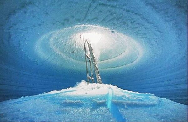 Ученые-уфологи: Инопланетяне живут под толстым слоем льда и не могут контактировать