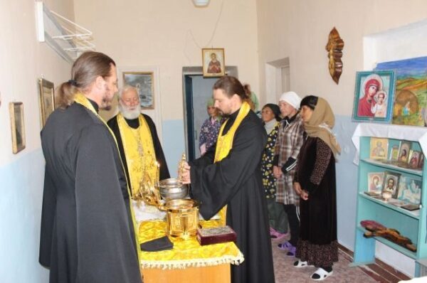 Уполномоченные Курской епархии проводят в исправительных колониях «недели молитвы»