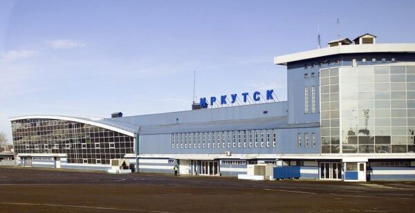 В аэропорту Иркутска задымился самолет с пассажирами на борту
