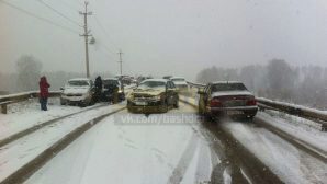 В Башкирии из-за выпавшего снега произошла массовая авария на дороге