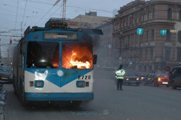 В Башкирии загорелся троллейбус с пассажирами