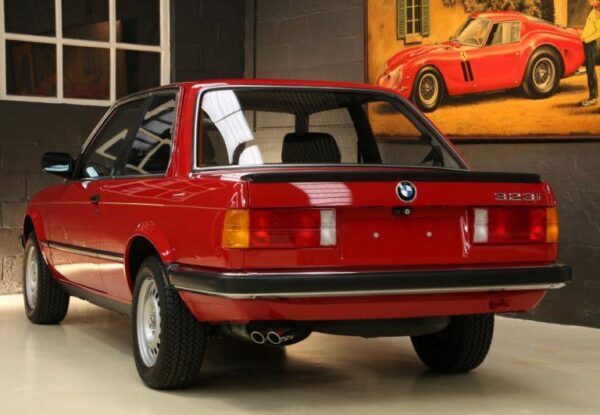 В Бельгии старый седан BMW продают по цене внедорожника X6 (ФОТО)