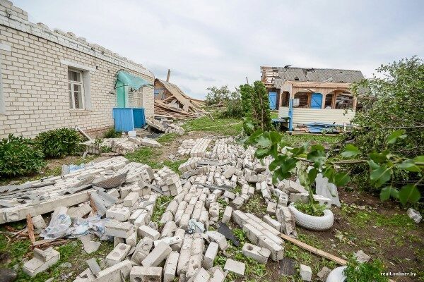 В Дагестане ураган сорвал крыши с жилых домов и школы