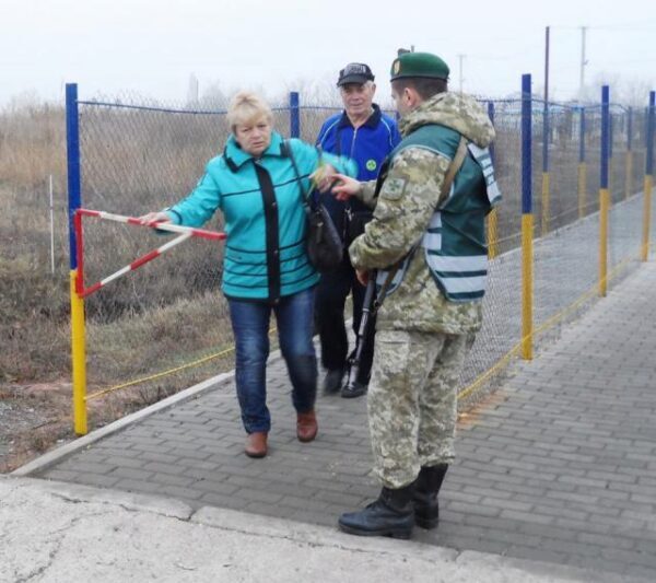 В Донбассе сегодня открыли пункт КПВВ «Золотое»