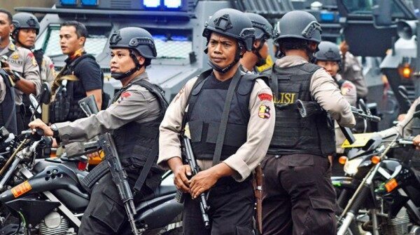 В Индонезии задержали 58 человек из-за подозрения проституции