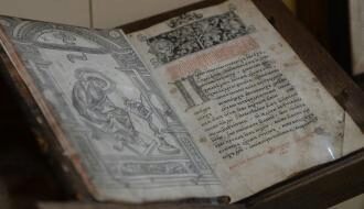 В Киеве злоумышленники выкрали экземпляр «Апостола» 1574 года