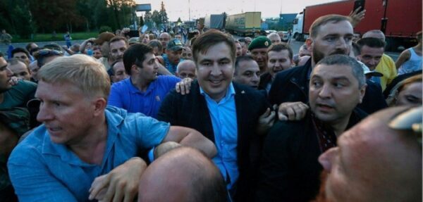 В миграционной службе допустили возможность выдворения Саакашвили