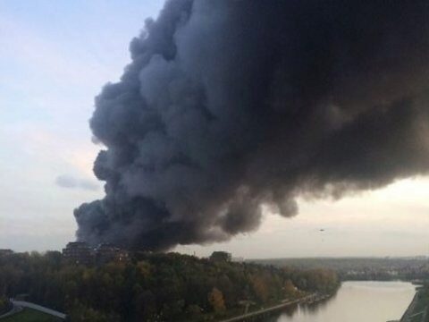В Москве горит рынок на пощади 3000 квадратных метров