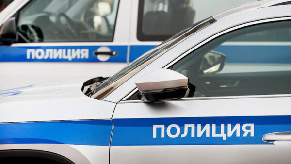 В Москве полицейские спасли четырех человек из горящей квартиры