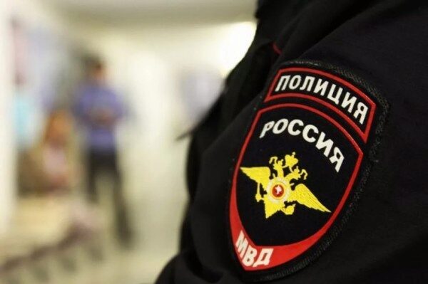 В Москве возле школы нашли труп неизвестного мужчины