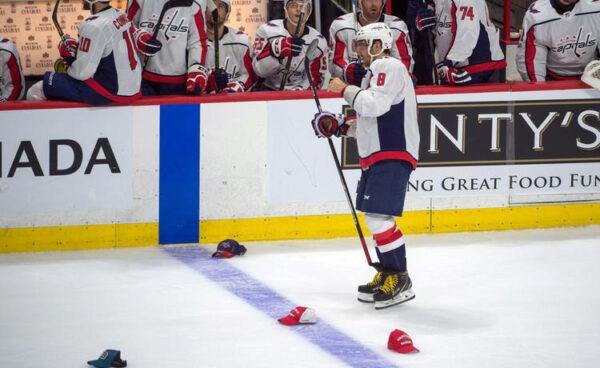В первом же матче нового сезона НХЛ Овечкин забил три шайбы