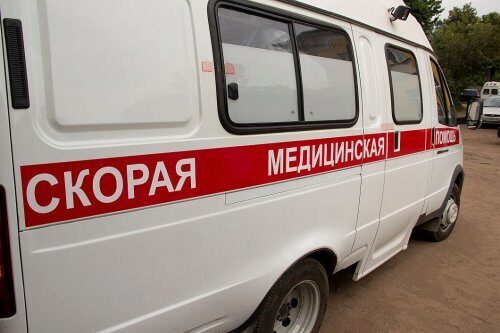 В Петербурге сбитый электричкой и машиной мужчина выжил