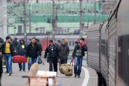 В России повысят штрафы за помощь в оформлении документов нелегальным мигрантам