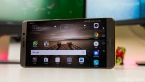 В России смартфон Huawei Mate 9 резко упал в цене в два раза